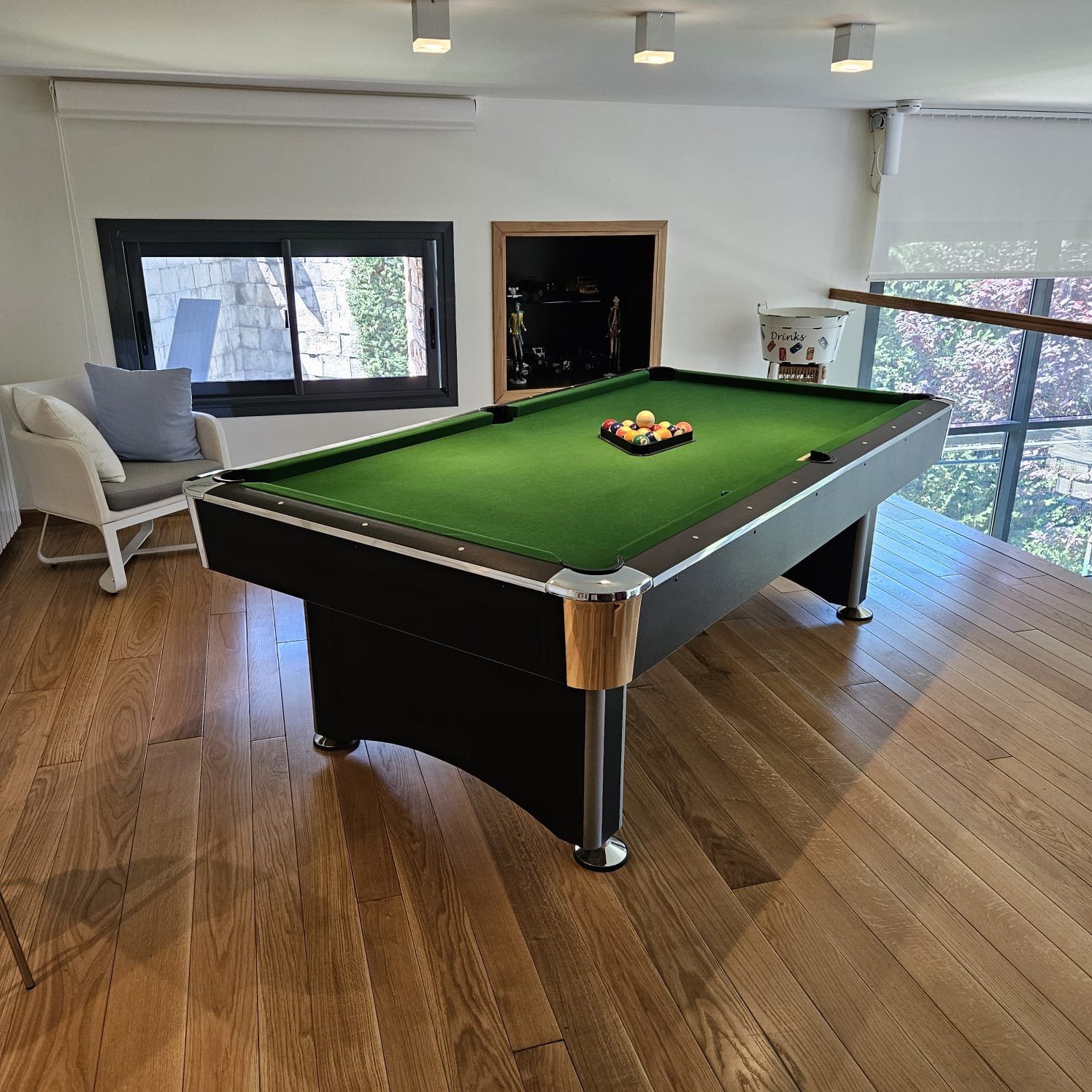 Mezzanine - Bar & Billiards