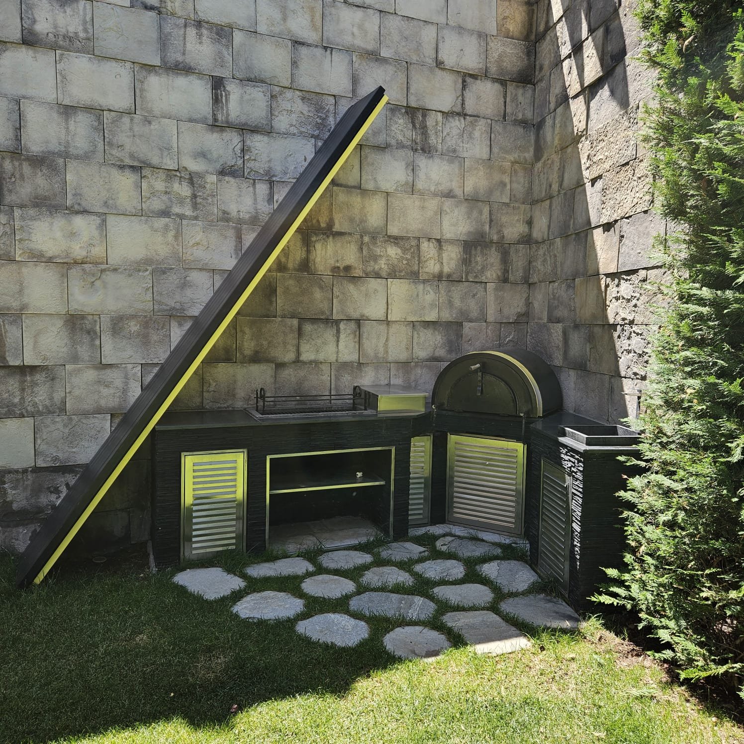 Outdoor Kitchen / BBQ